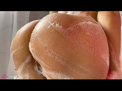 ❤️ سبزه با ارتعاش گربه خودارضایی می کند تا ارگاسم شدید در دوش گرفتن ❤️❌ پورنو در ما ❌️
